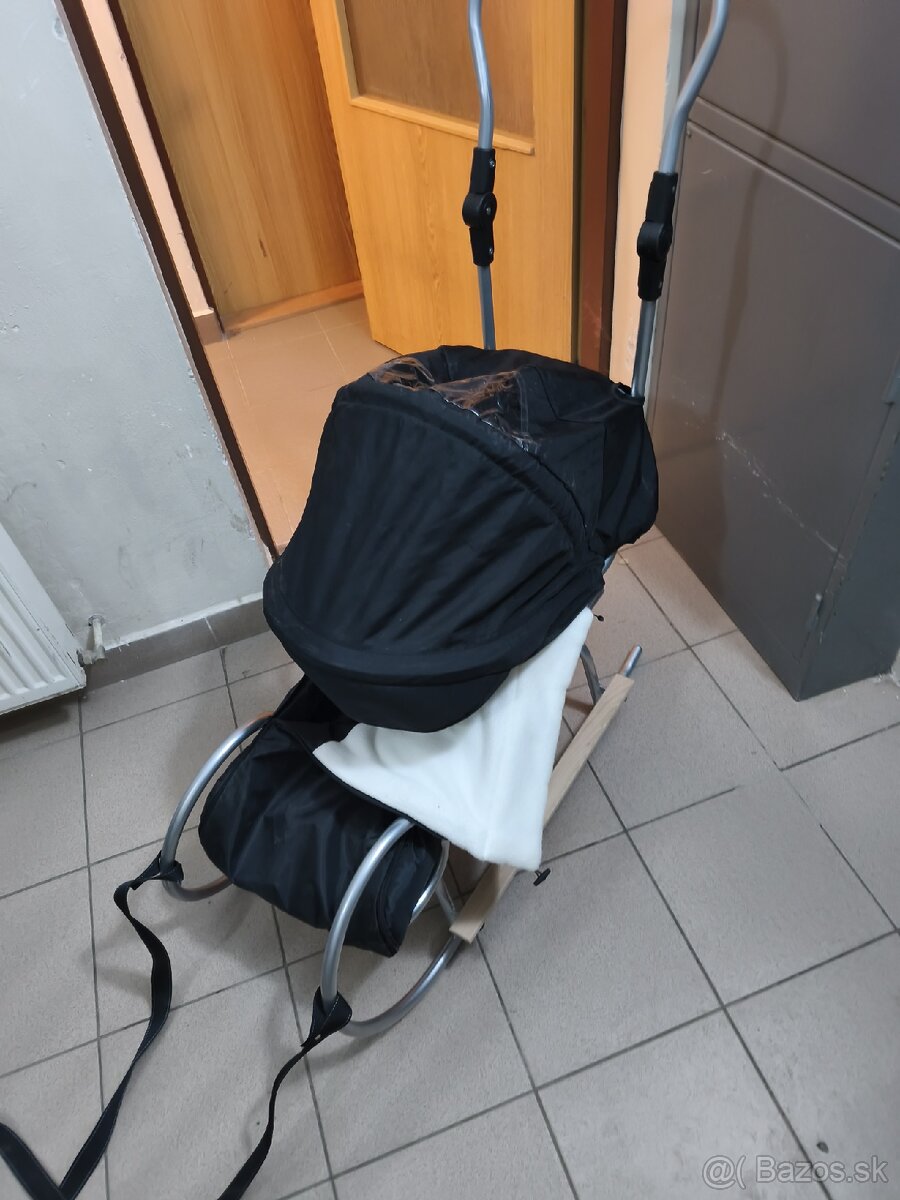 Sánky s fusákom a strieškou - 2