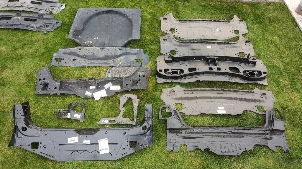 Nissan - zadne celo čelo vana zadna podlaha - novy diel - 2