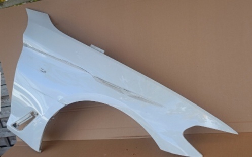 BMW 5 predný blatník - 2