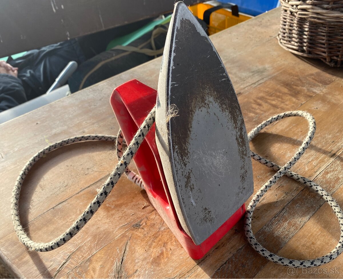 Retro žehlička ETA – červená klasika - 2