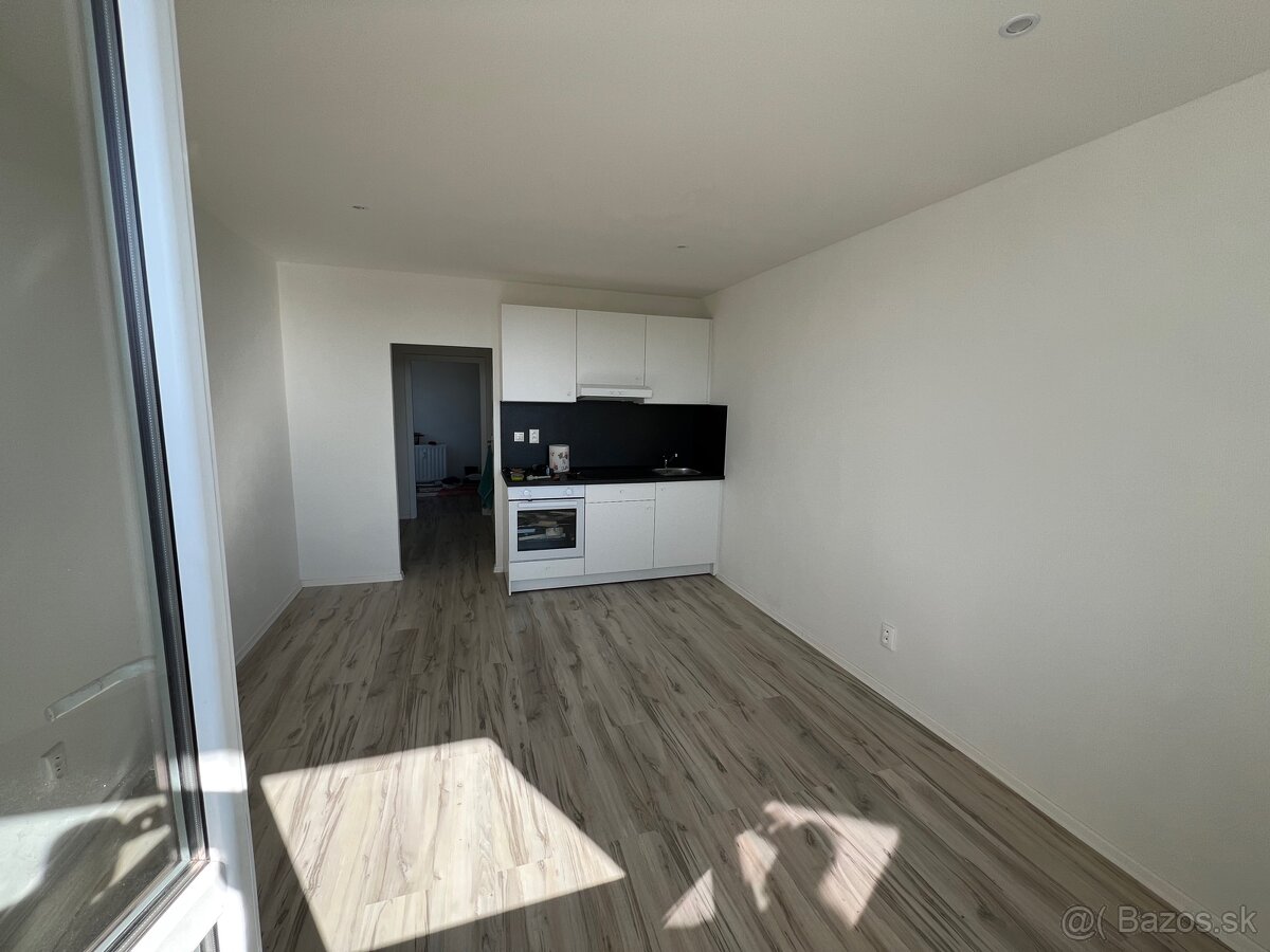 Pekná, prerobená 1,5-izbová garsónka na predaj - 2