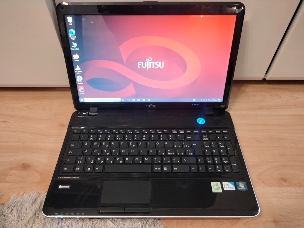 15,6" Fujitsu LifeBook / Intel B960 / 120gb ssd / 4gb ram / - 2