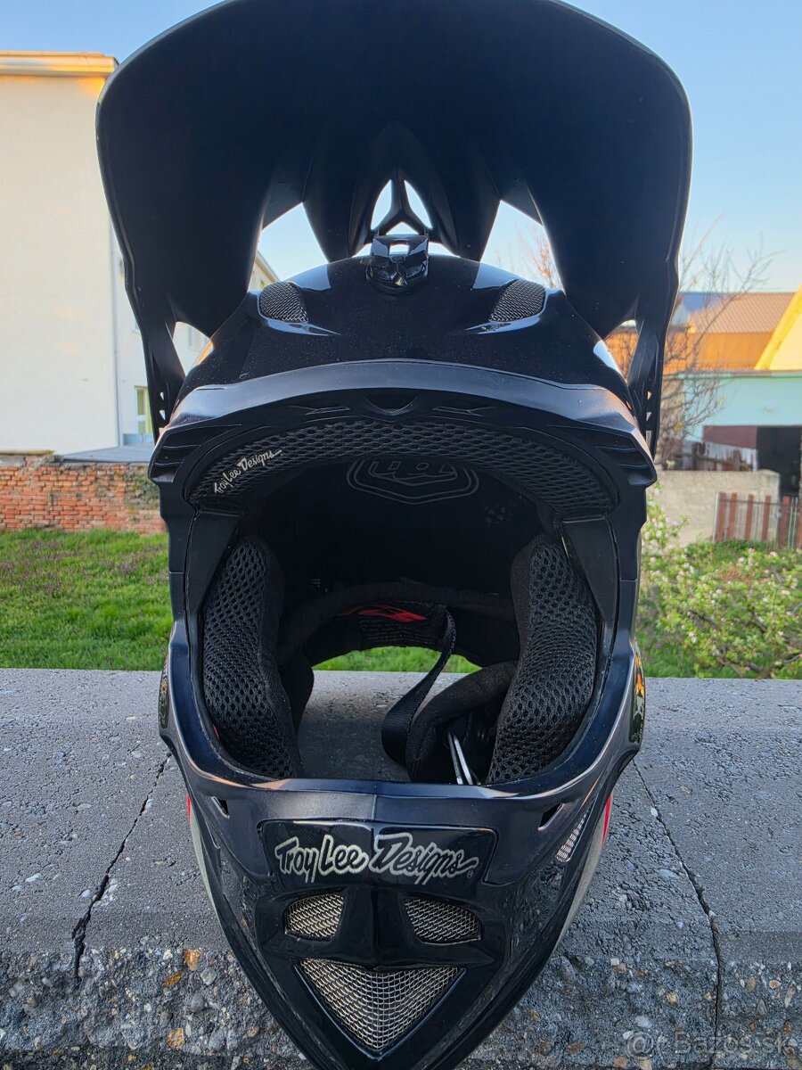 Prilba troylee desings - 2