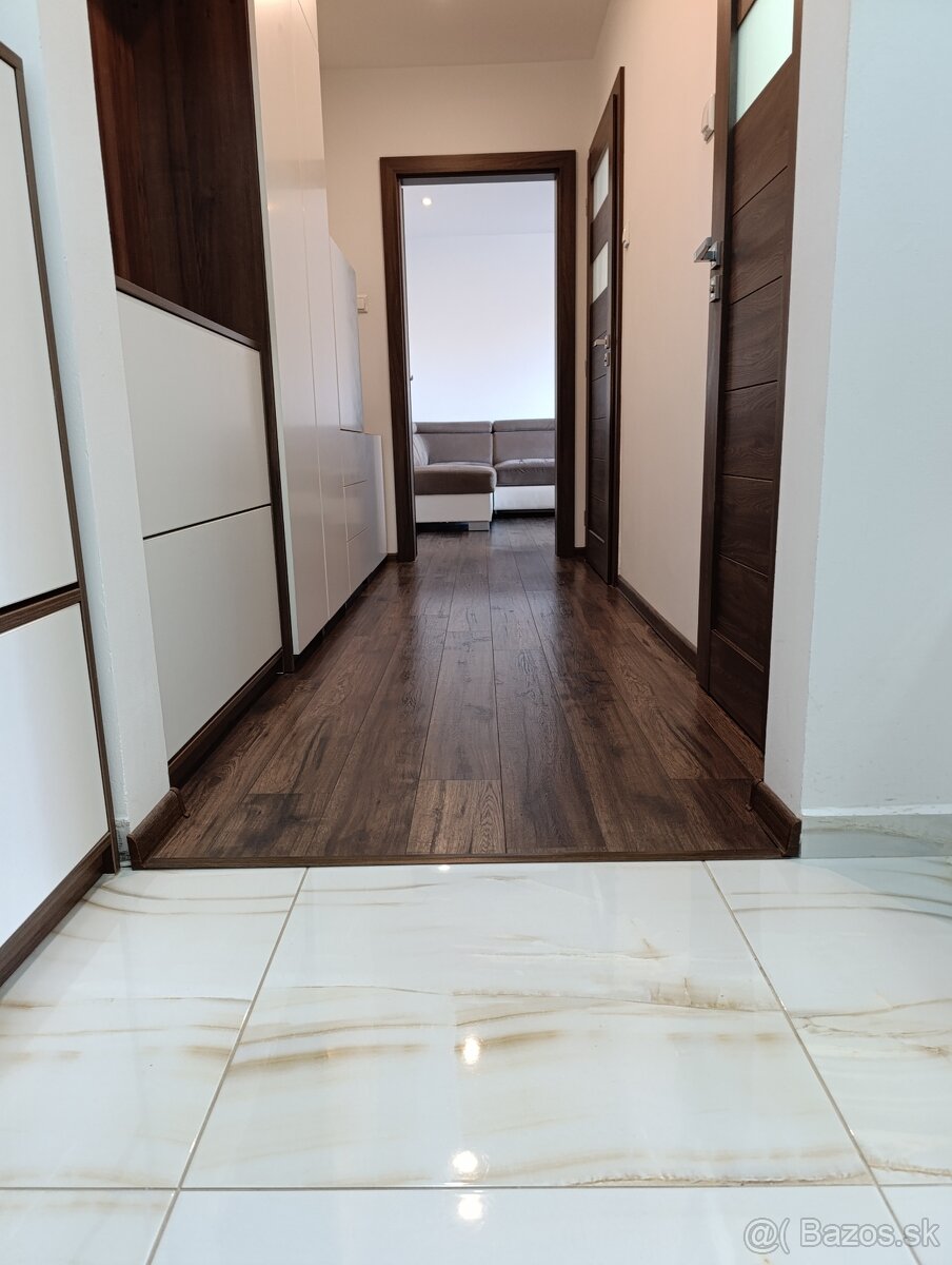 3-izbový byt s balkónom v obľúbenej časti Hlín - 2