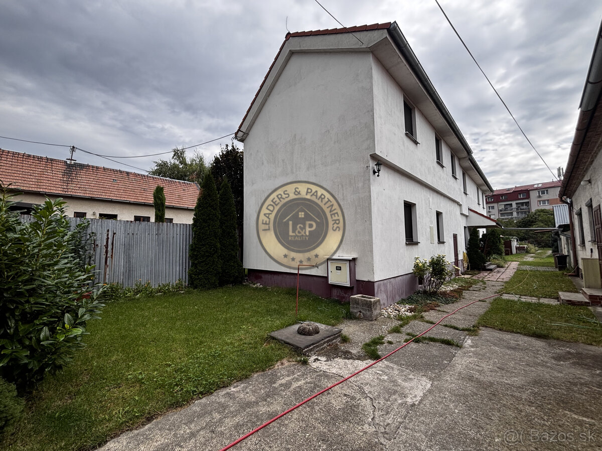 Rodinný dom s 2 bytovými jednotkami NA PREDAJ, VAJNORY - 2
