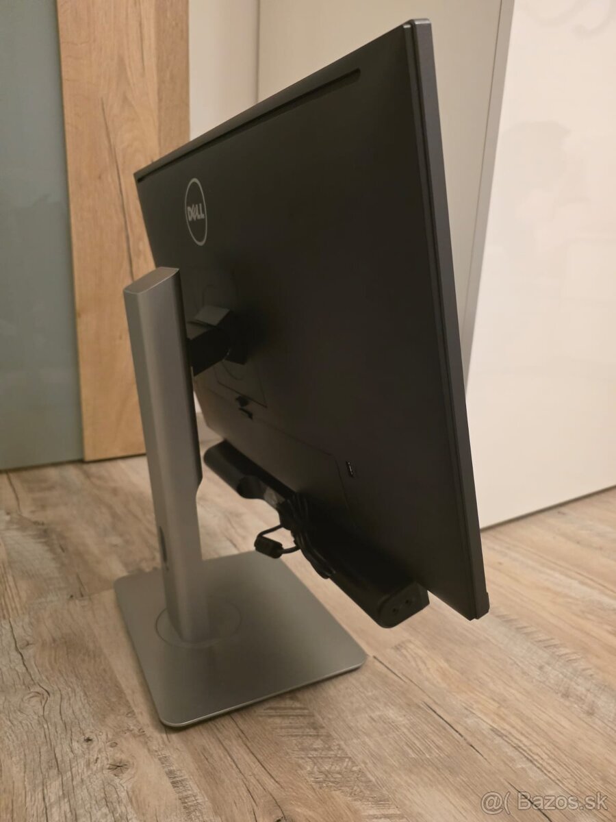 24" Dell U2415b + Soundbar - 2