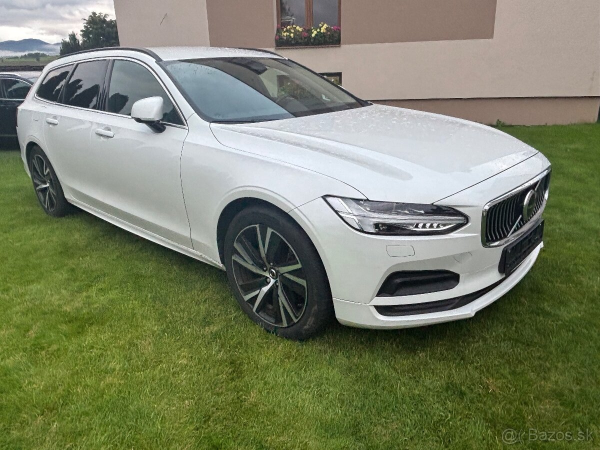 Volvo V90 B4 Momentum PRO 2022 - 2