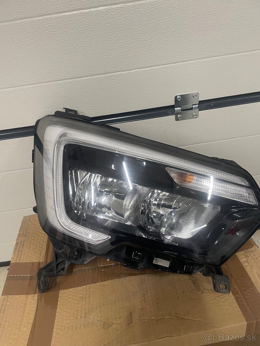 Pravý predný svetlomet originál - 2