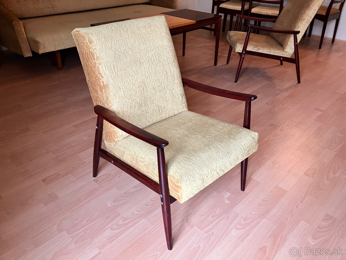 Retro stoličky a gauč s konferenčnym stolíkom - 2