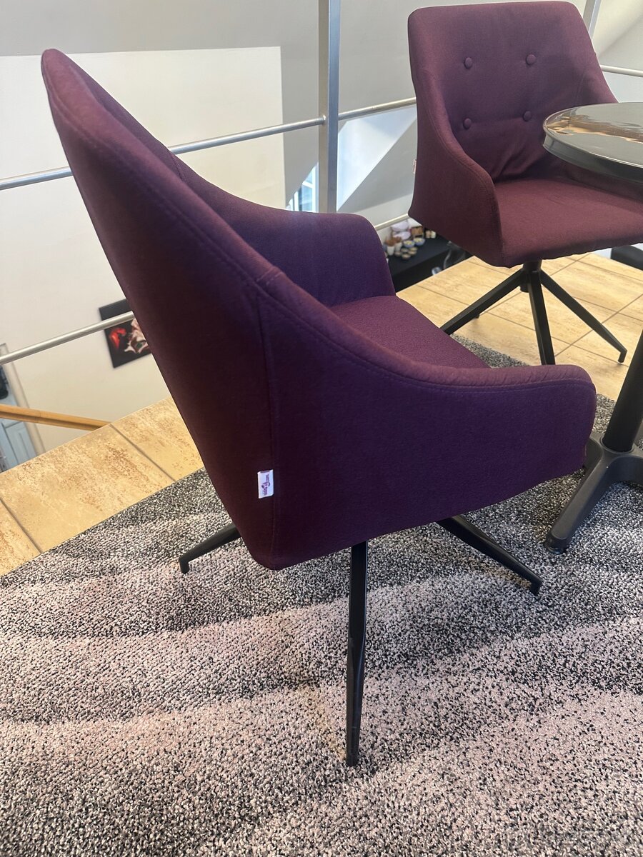 Fialová stolička - 2