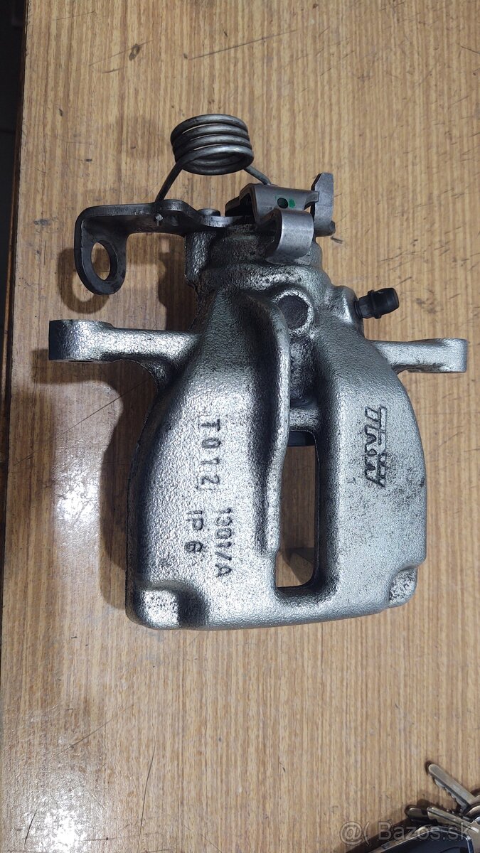 Predám pravý zadný brzdový strmeň Citroen Jumpy 2007-2015 - 2