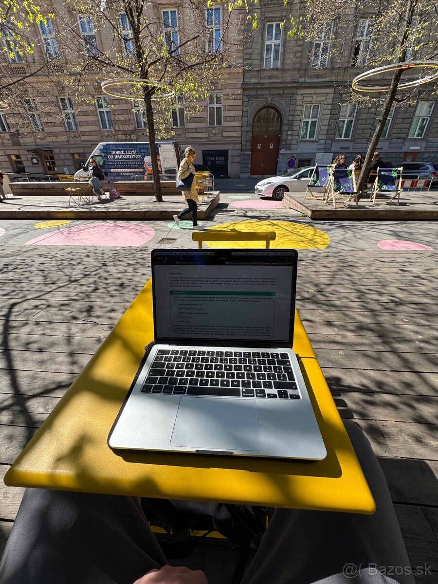 MacBook Air 13” M3 (2024) – V ZÁRUKE, TOP stav - 2
