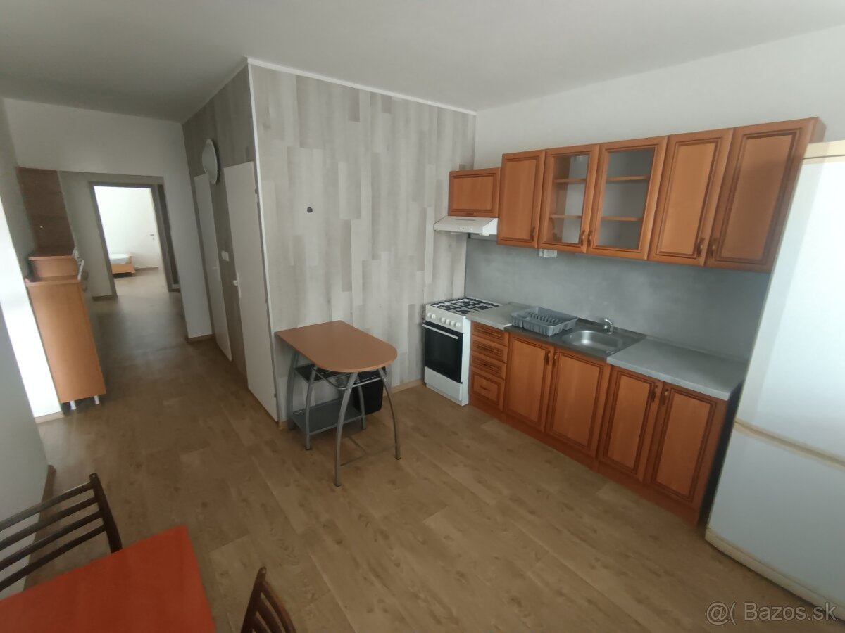 3. Izbový byt, J.Hollého, Michalovce - 2