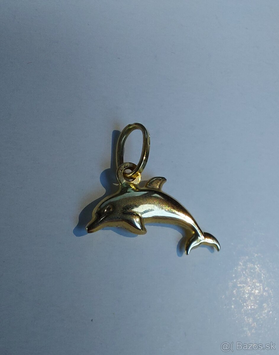 Zlatý prívesok v tvare delfína - 2