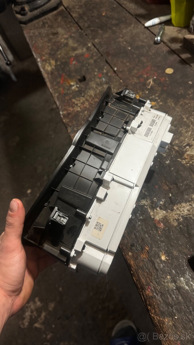 Budíky- prístrojová doska VOLVO V40 Manual - 2