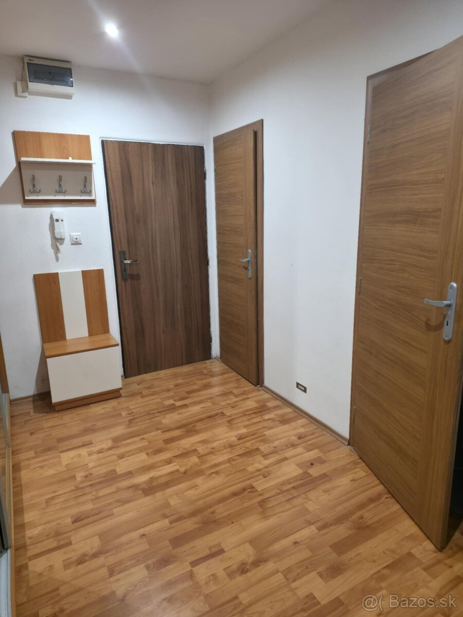 Predaj 2 izbového bytu v centre Popradu - 2