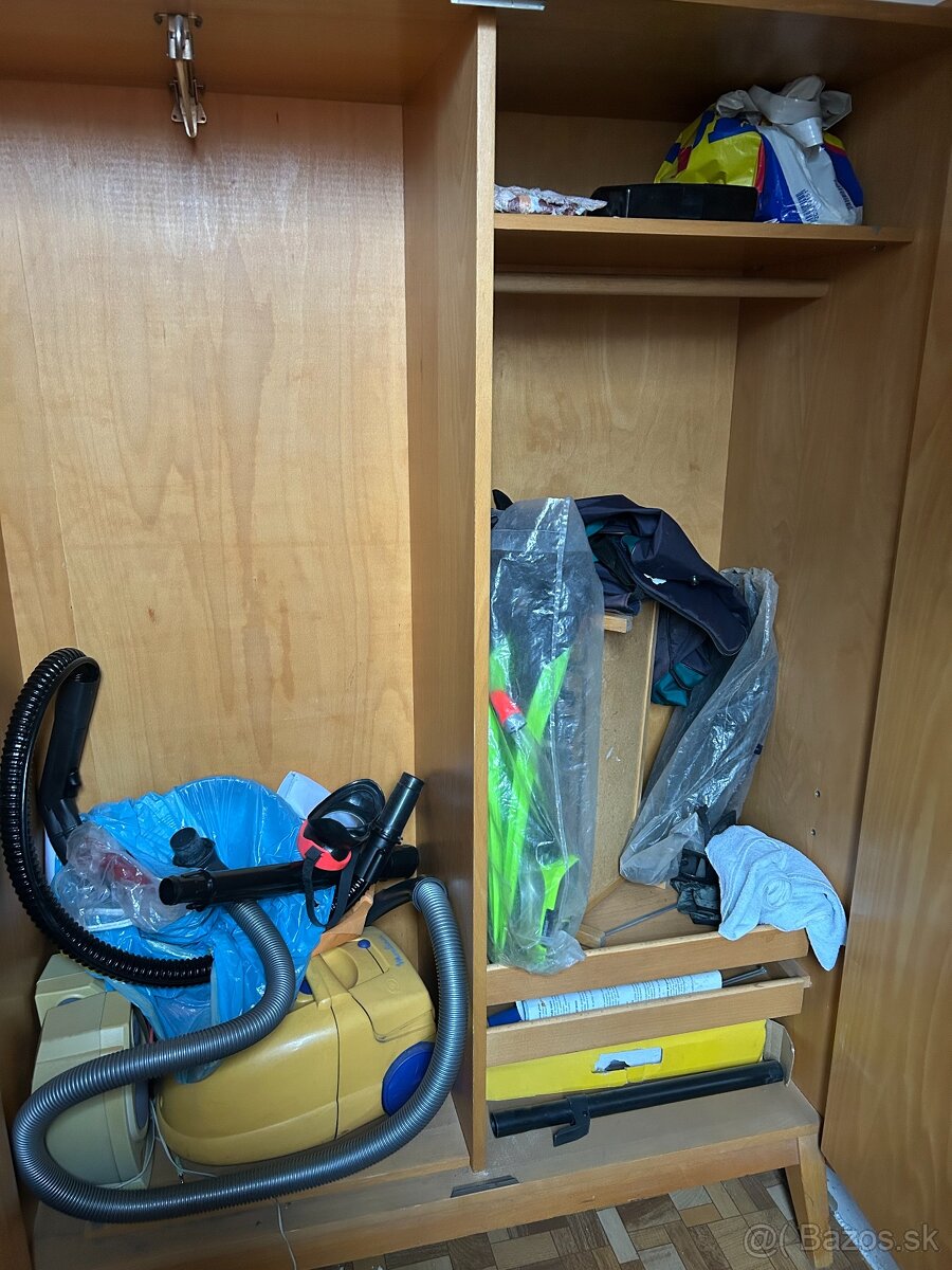 Dvojdverová skriňa na nožičkách bledá - 2