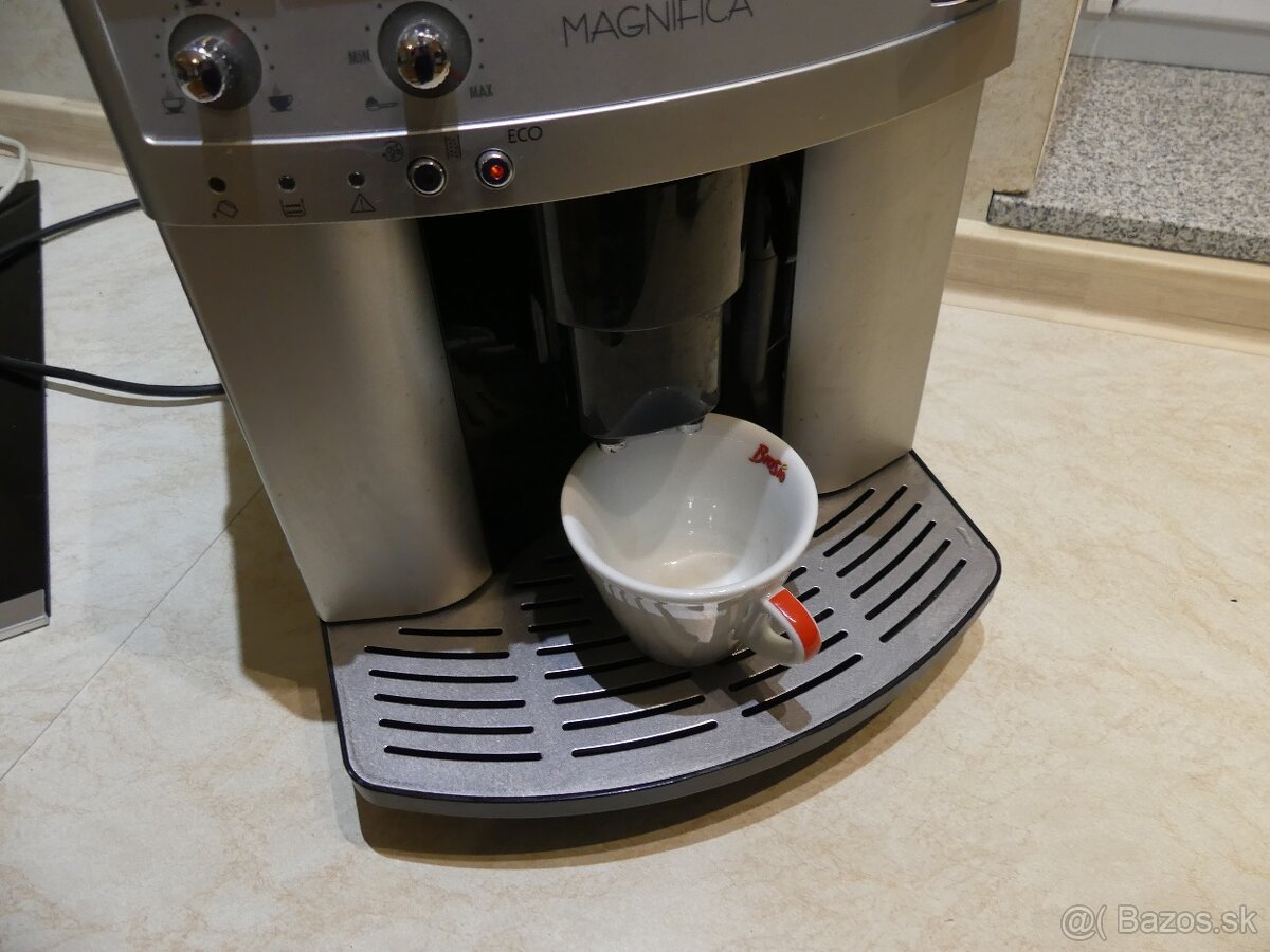 Delonghi Magnifica vo vybornom stave, plne funcny - 2