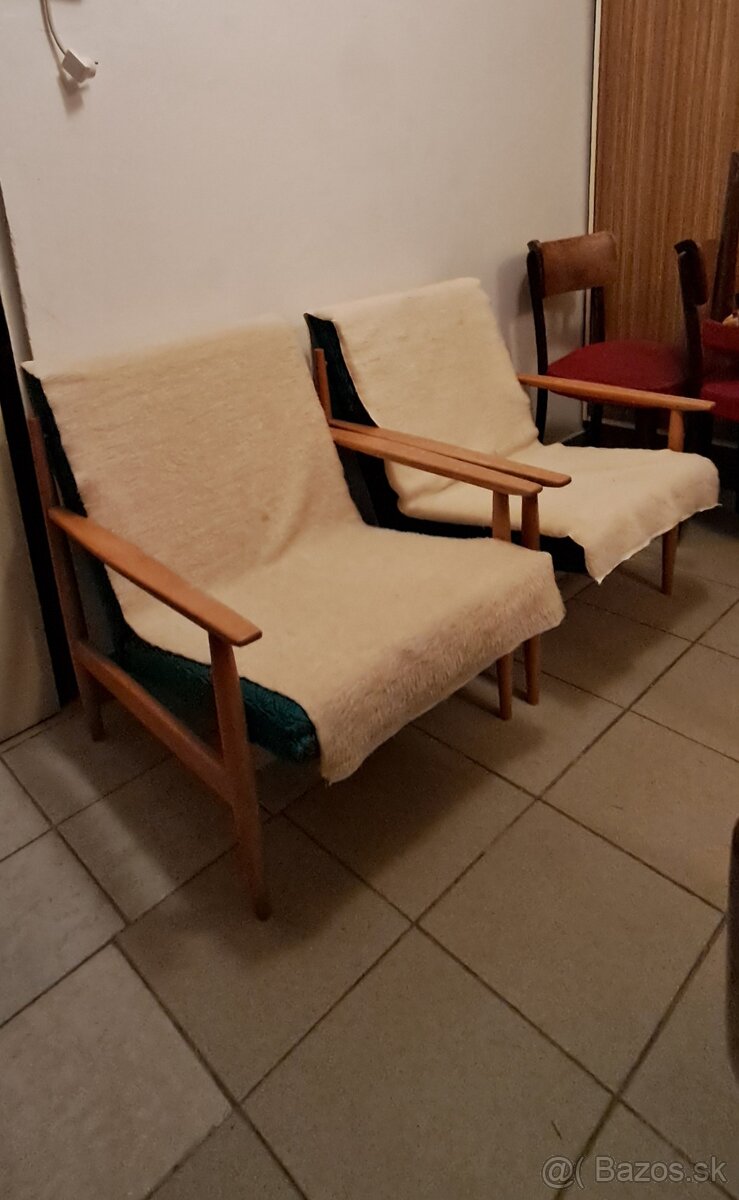 Staré retro kreslá - 2