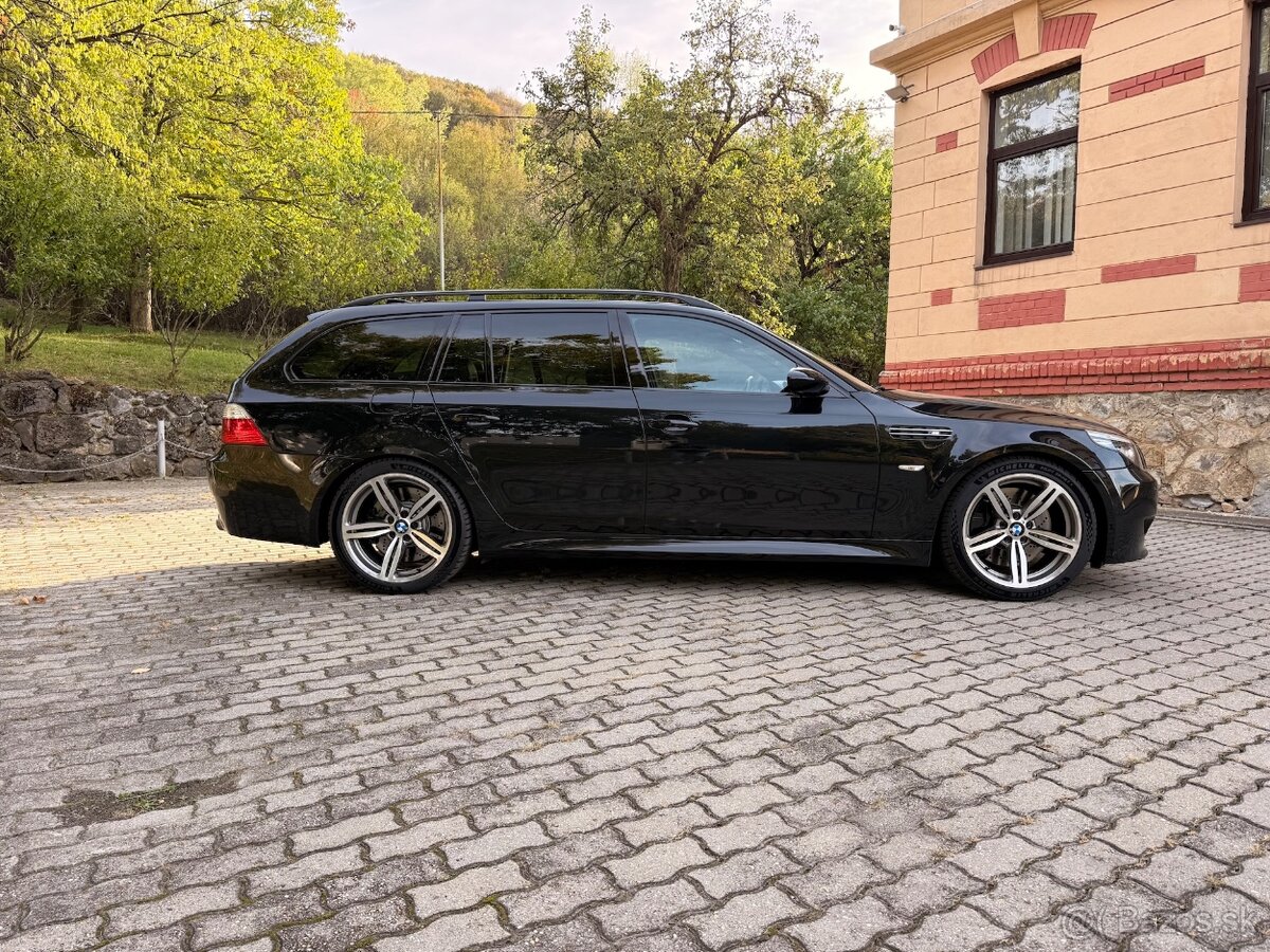 BMW M5 Touring E61 V10 - 2