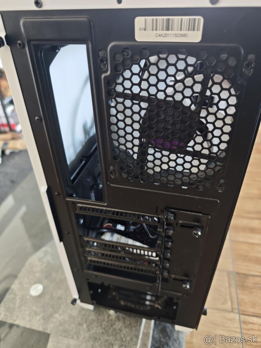 Predam skrinku Phanteks Eclipse P400A - 2