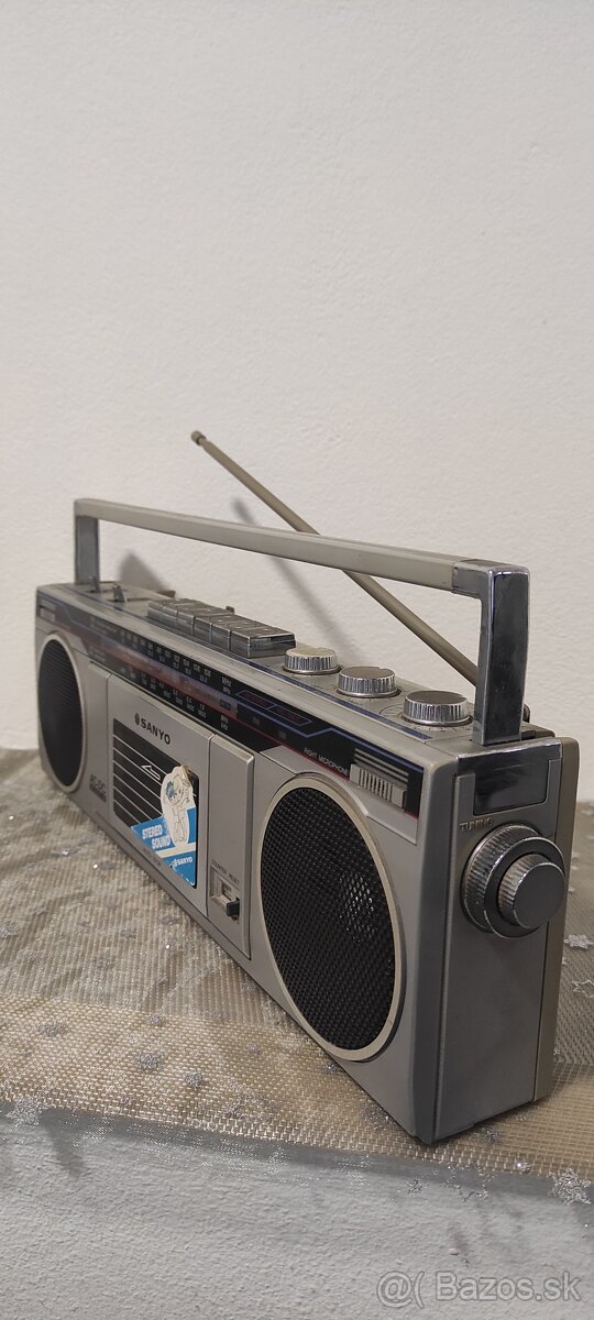 Sanyo M7000KA radiomagnetofón - 2