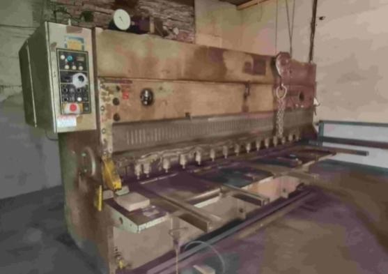 Tabulové nůžky CNTA 3150/10 A, vyrobené v roce 1981 - 2