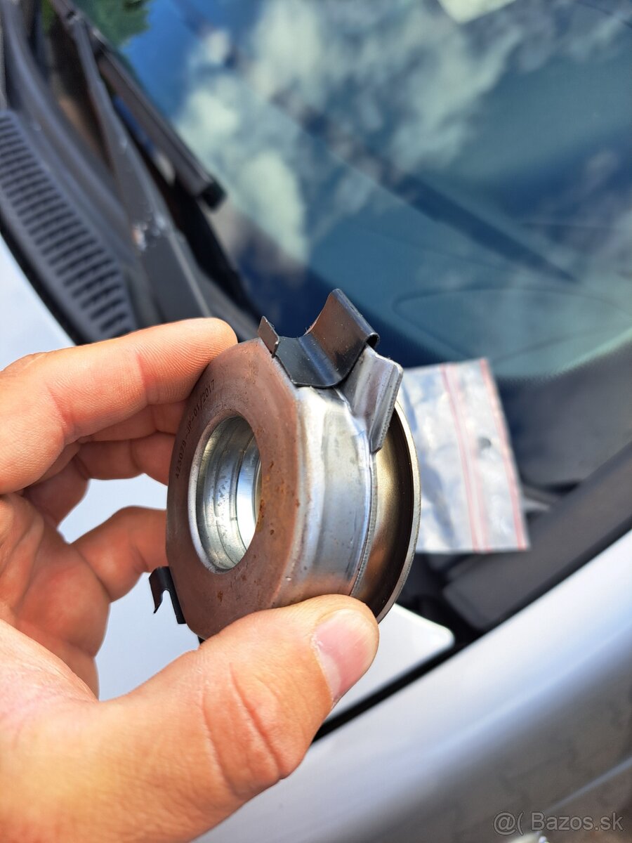 Spojkové ložisko Nissan - 2