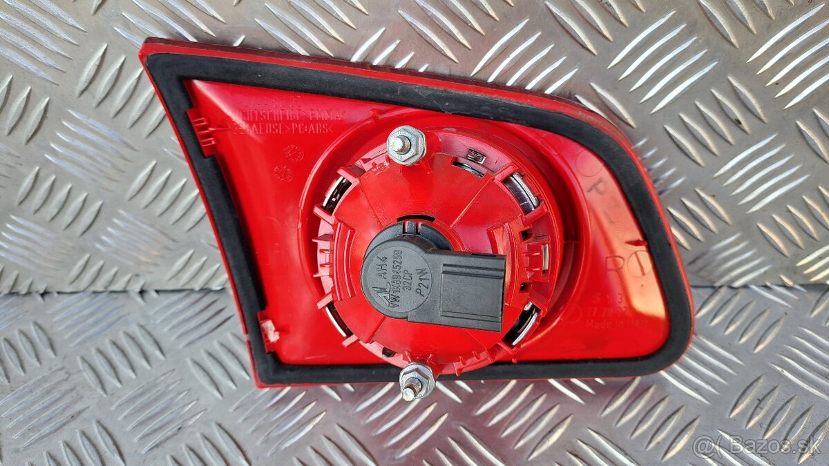 ZADNÉ SVETLO - VW PASSAT B6 VARIANT - 2