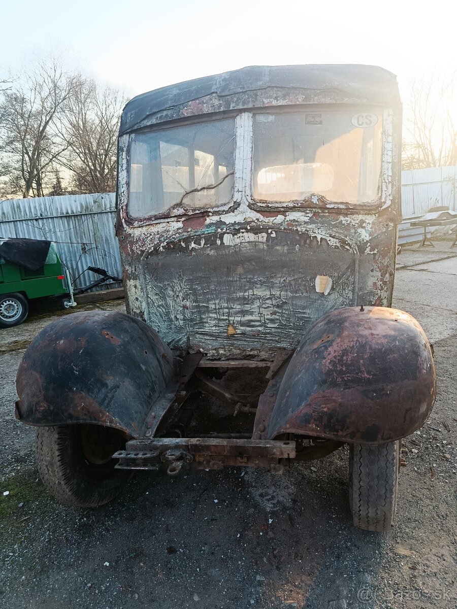 Autobus nemecký (Mercedes) - 2