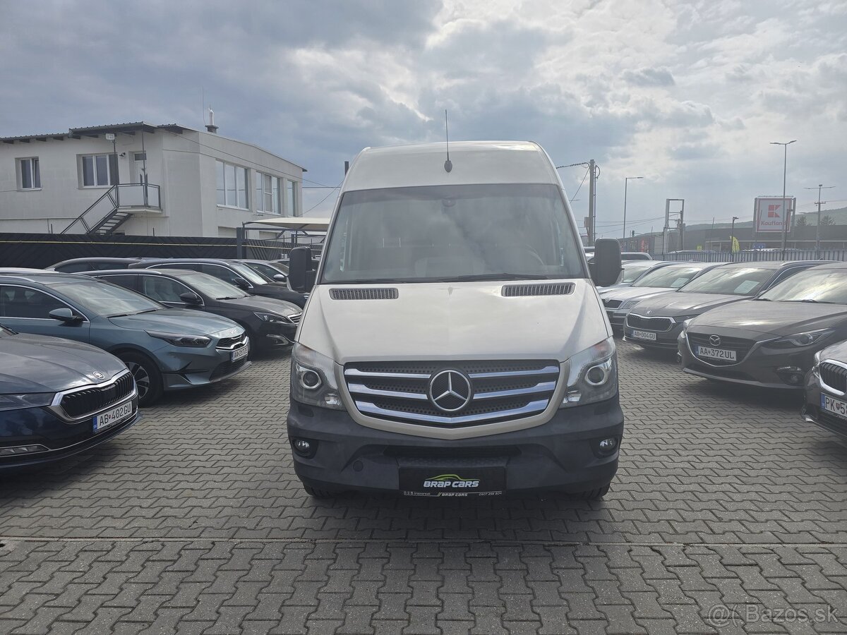 Mercedes-Benz Sprinter - 2