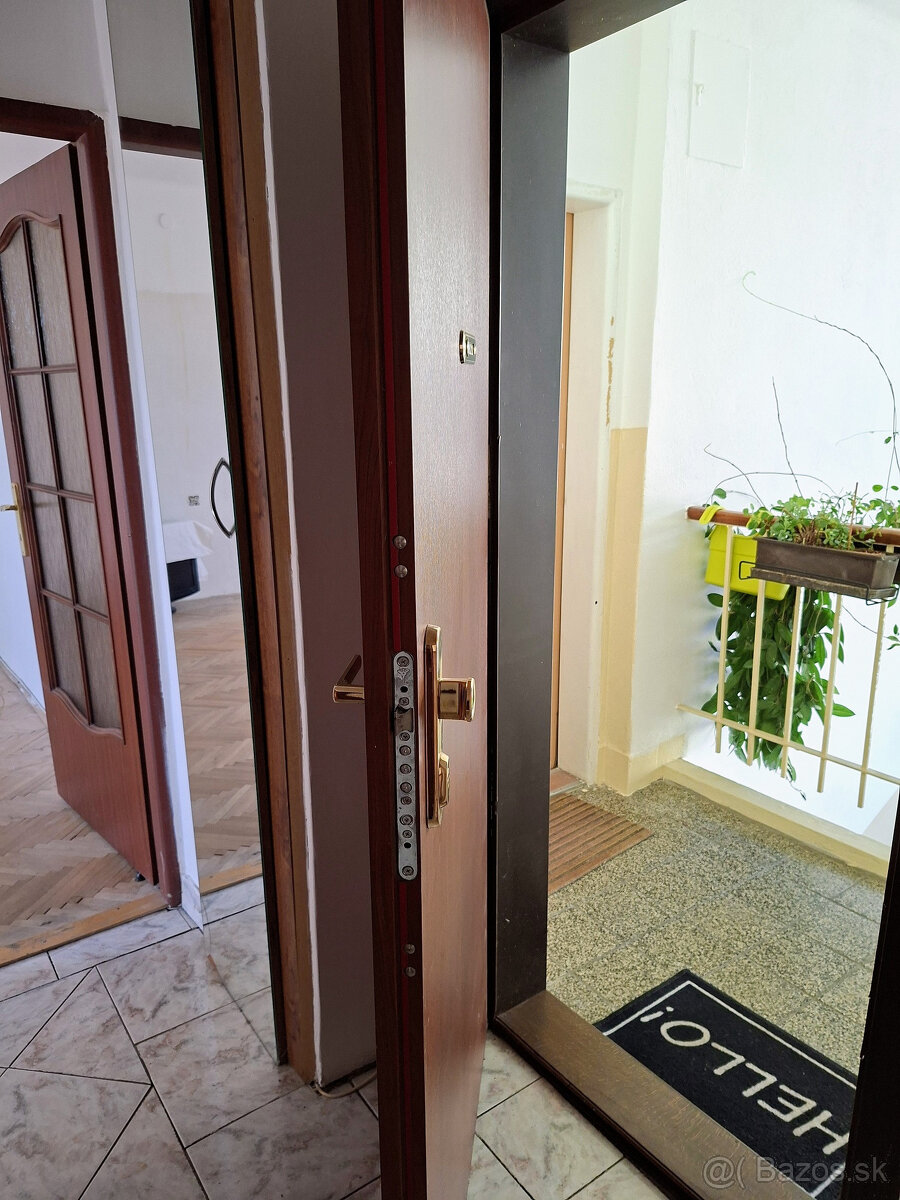 PRÍJEMNÝ 2-IZB.BYT V MESTSKEJ ČASTI TRNÁVKA, HANÁCKA UL., TE - 2