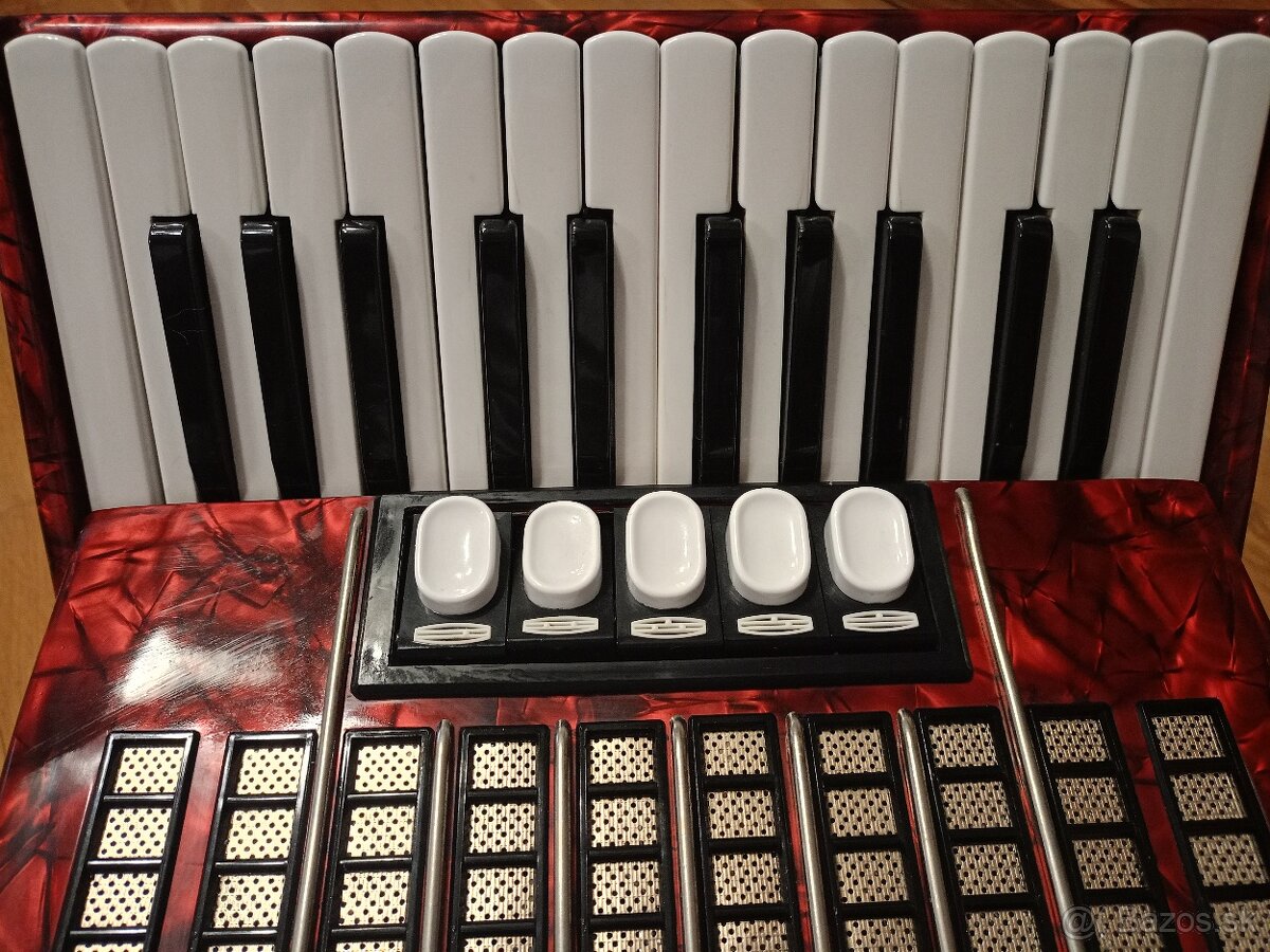 Predám Akordeón 72 basový - 2