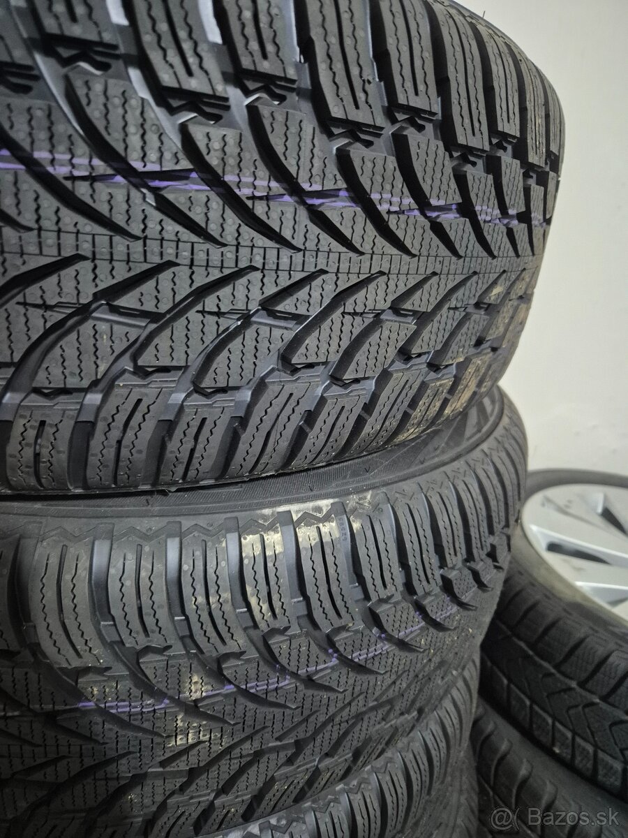 KUGA pneu 225/60 R18 - 2