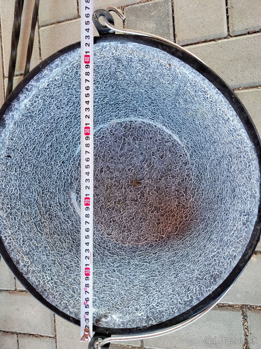 Kotlík na guláš s trojnožkou - 2