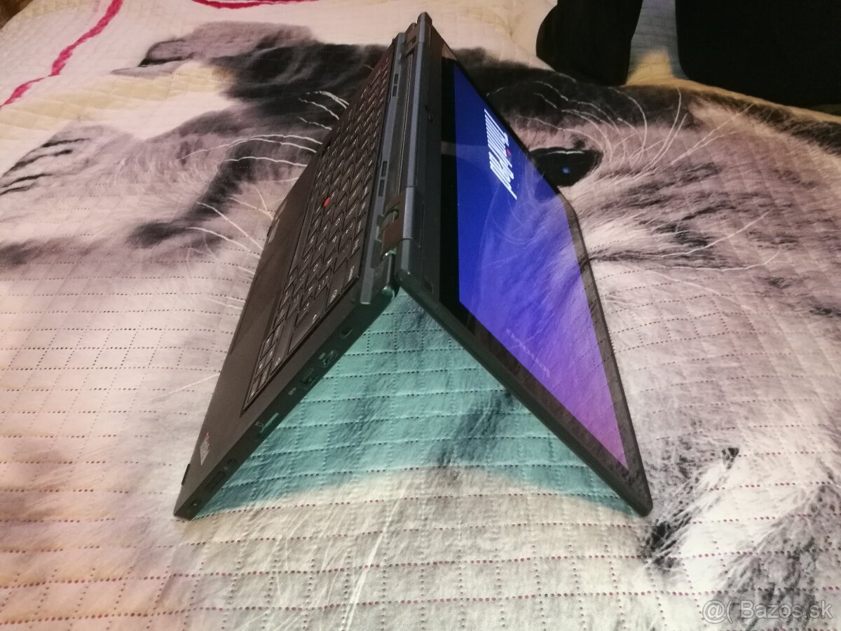 Tablet a netbook v jednom. Lenovo YOGA. - 2
