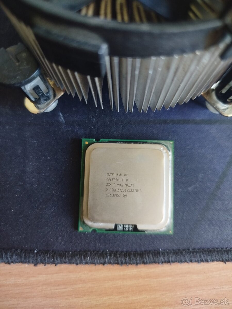 Starší / Retro PC hardvér – Balík procesorov Intel - 2