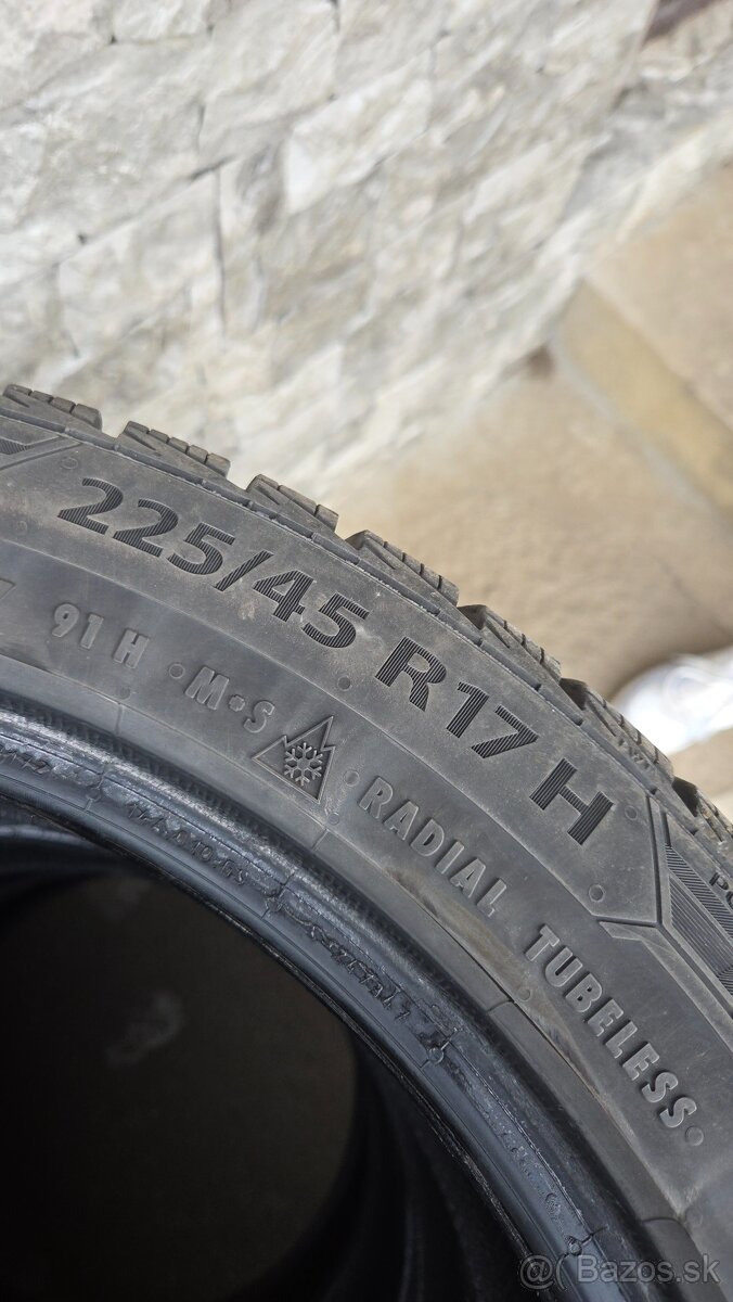 225/45 R17 - 2
