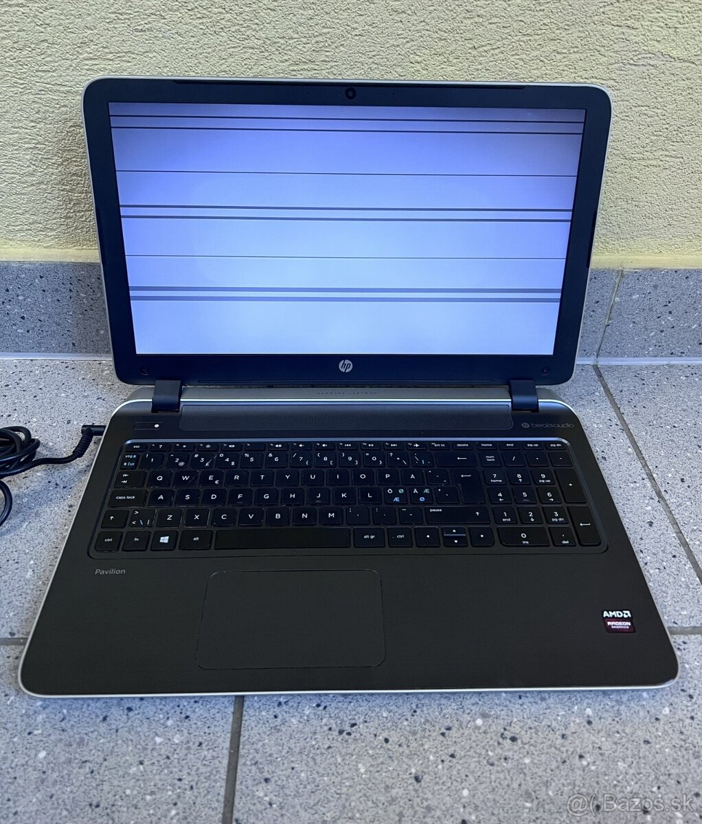HP Pavilion 15 / AMD 4-jadro / 8GB RAM - 2