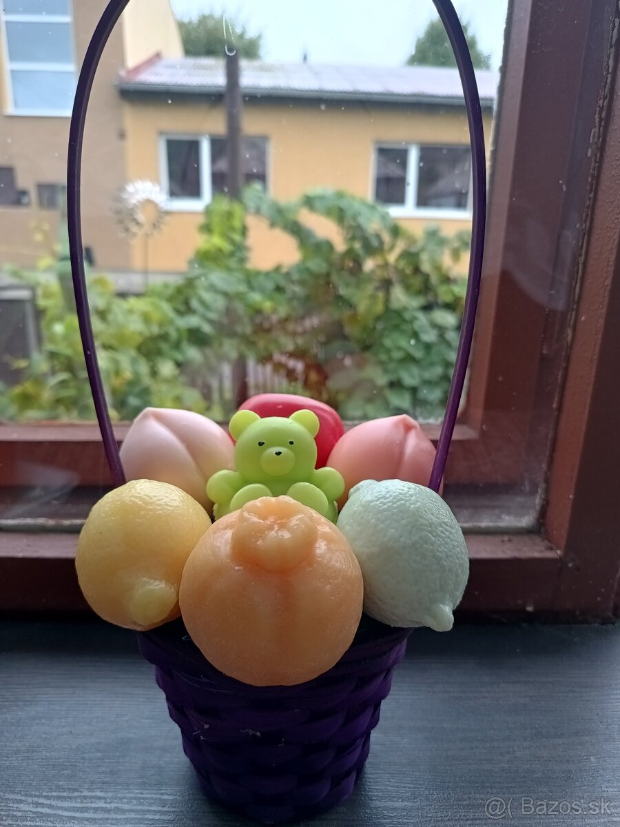 Domáce vyrobené sviečky a kytica - 2