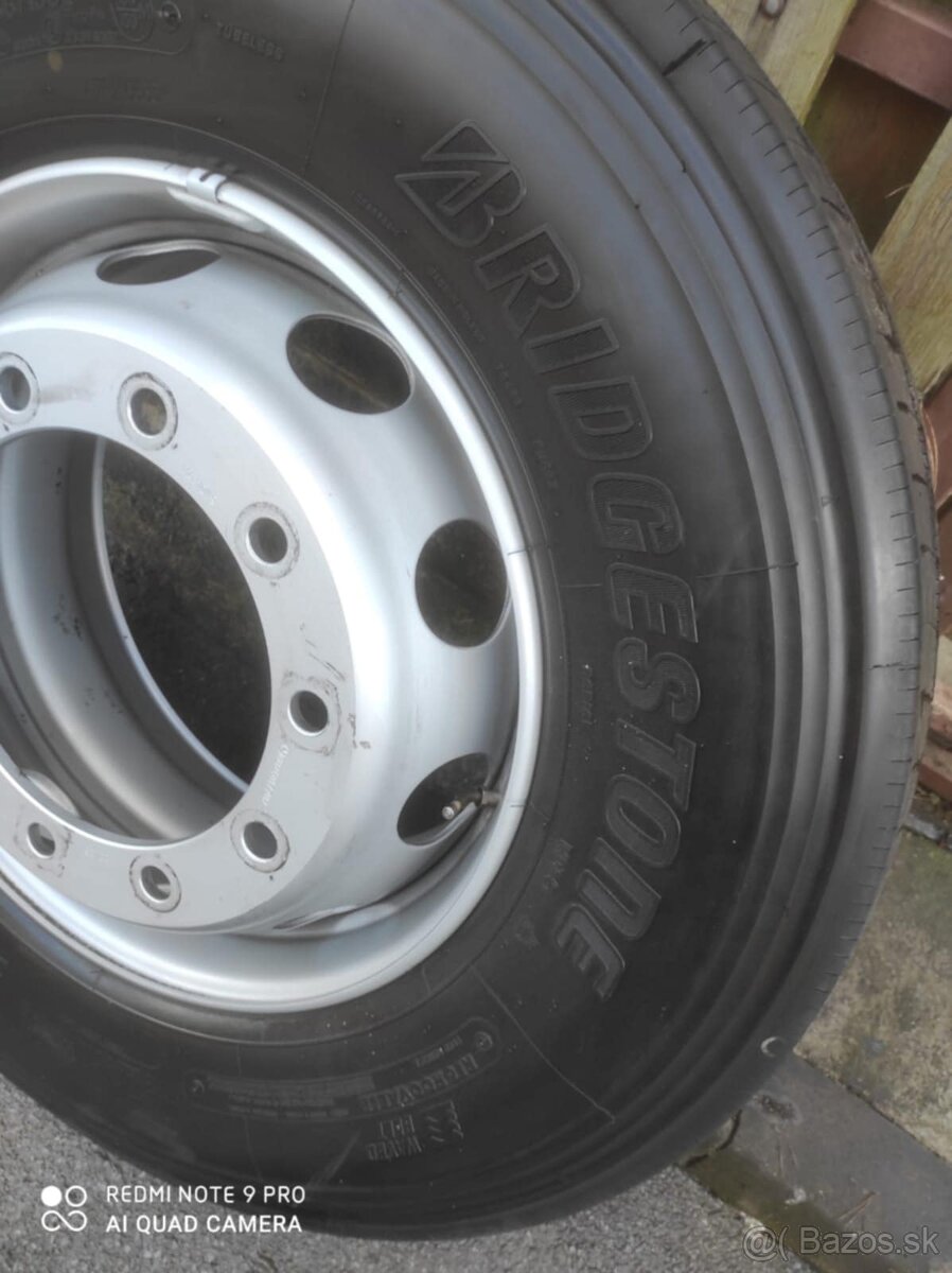 Predám pneumatiku 315/70 R22.5 - 2