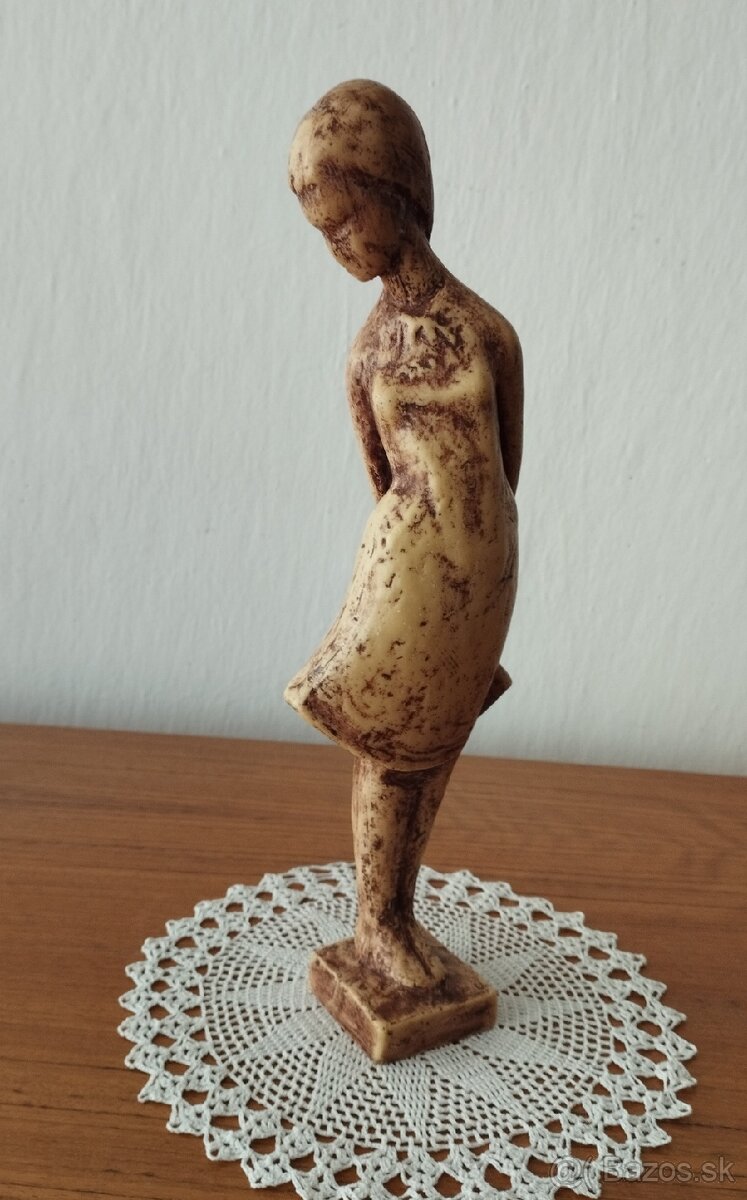 Soška dievčaťa - 2