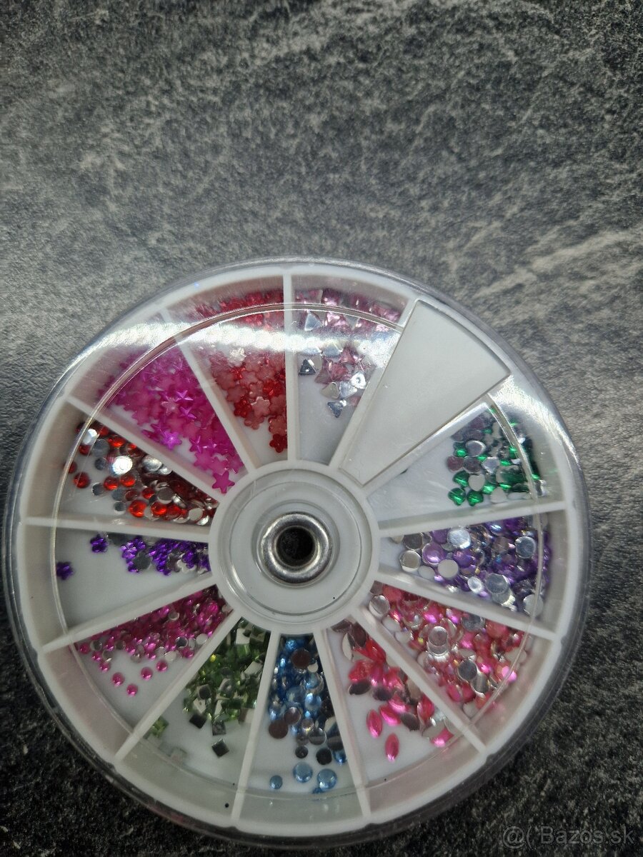 Ozdoby na gélové nechty - 2