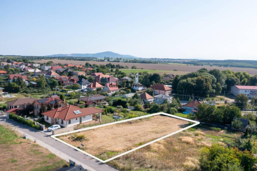 NA PREDAJ Pozemok - Párovské Háje - 2