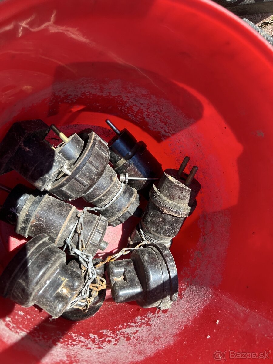 stare vojenske zasuvky bakelit - 2