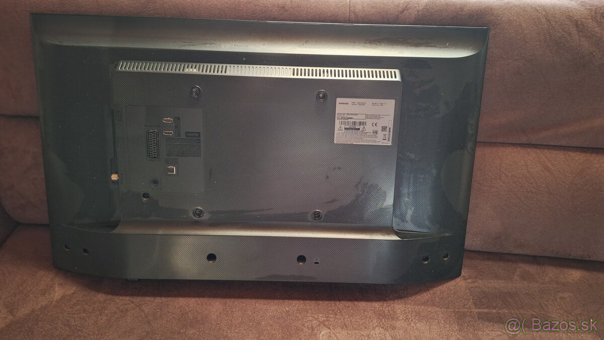 Televízor Samsung UE32J4000AW - 2