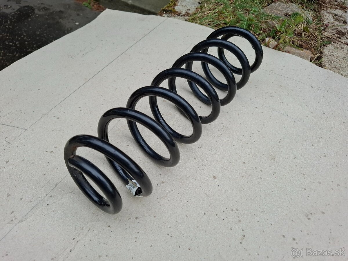 Predam pružinu Passat B8, - 2