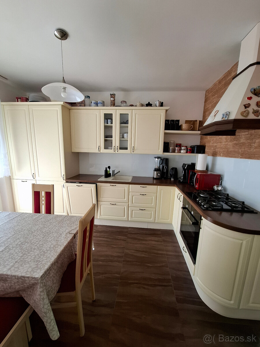 Predaj priestranný 3 izbový byt - 2