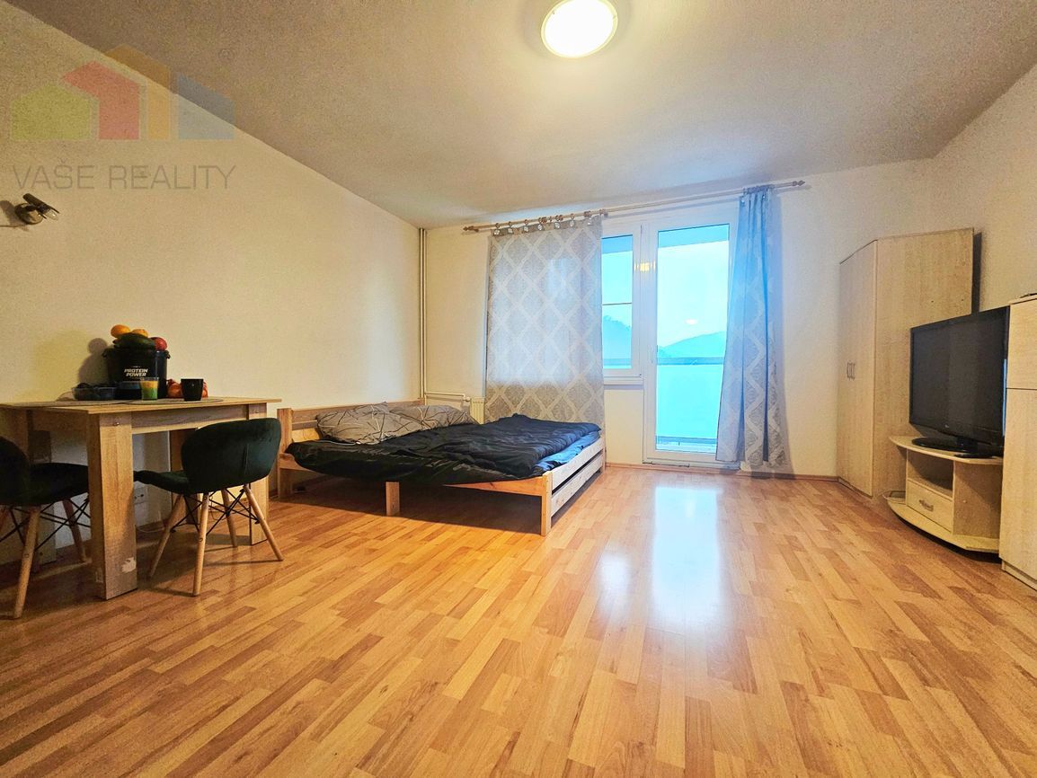 EXKLUZÍVNE - Slnečná, priestranná garsónka v kúpeľnom meste - 2