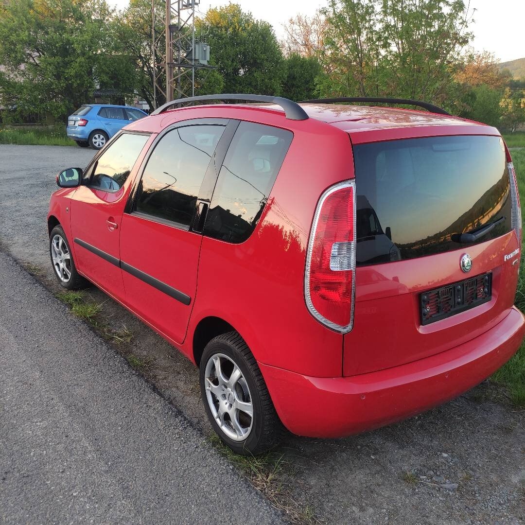 Škoda Roomster 1.6 16V MPI benzín červená - 2